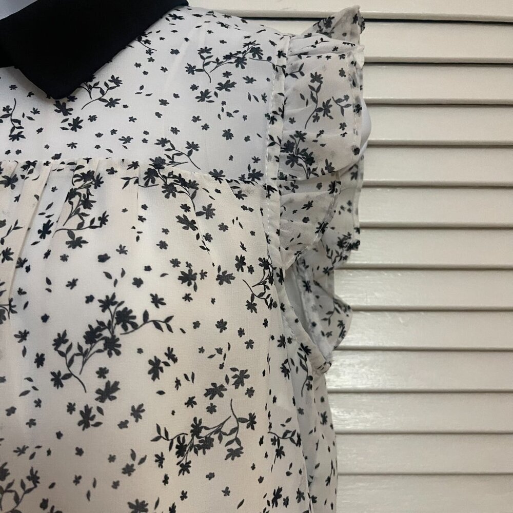 CeCe Black & White Floral Ruffle Collar Sleeveless Blouse S NWOT - Picture 3 of 8